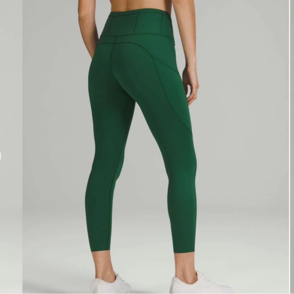Lululemon Fast and Free High-Rise Tight 25" - Sz 16 - Picture 2 of 5